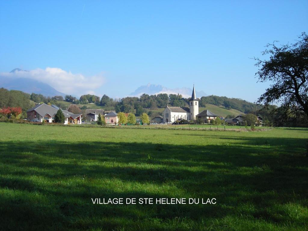 Sainte-Helene-du-Lacジート レ プラタナスアパートメント エクステリア 写真